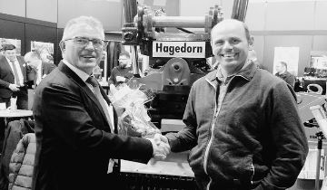 Ullmann übergibt 100. Rototilt an die Firma Hagedorn